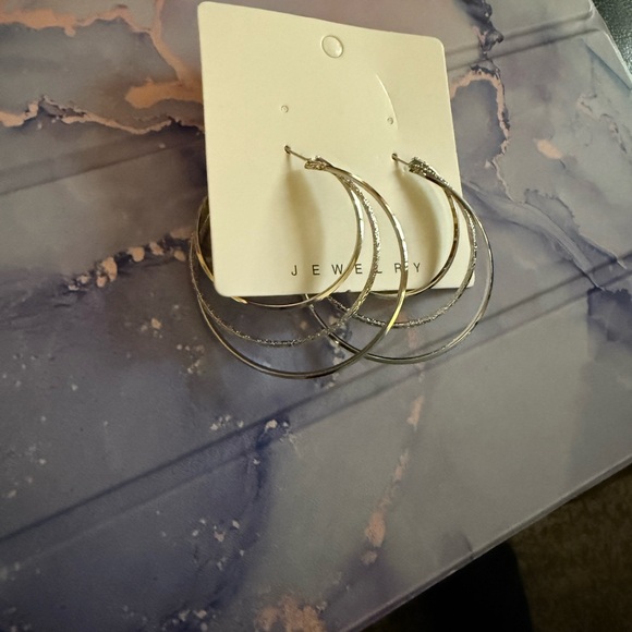 Elegant Silver Hoop‎ Earrings - Picture 3 of 7